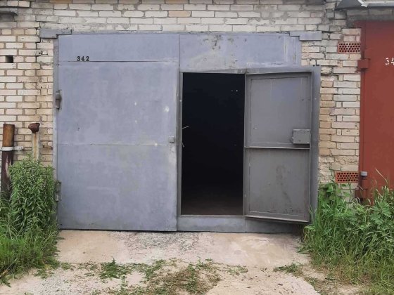 продаю кирпичный гараж в кооперативе заречный .Сухой удобный. Сумы