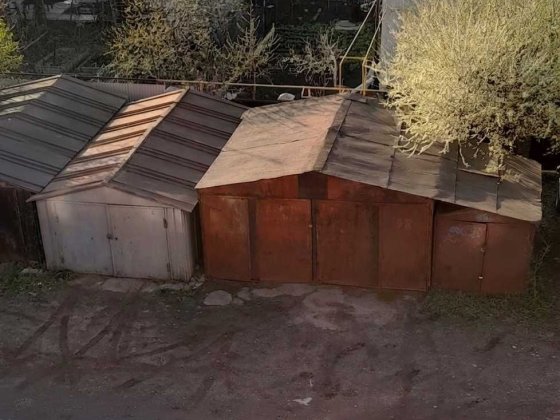 Металевий гараж на два бокси по Кармелюка. Можлива оренда Чернівці