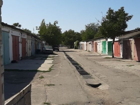 Продам гараж в кооперативе "Автолюбитель " на Жилпасёлке Херсон
