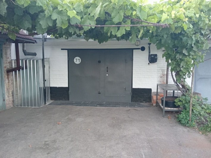 ЦЕНТР Продам гараж 30м2 АК"Зірочка" Одеська 26/Грушевського - фото 1