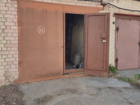 Продам гараж  в  АК 17. Гараж знаходится   біля ЖК Лісовий.  Ялівщина.073 507 35  57