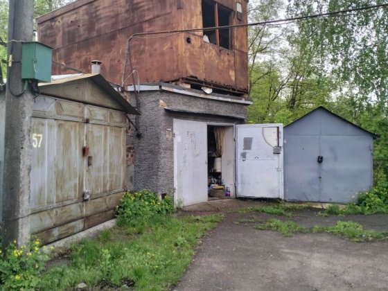 Великий  ГАРАЖ  АК-25 на пр.Миру Чернігів