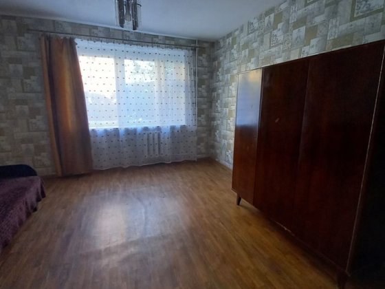 Оренда 1 кімнати, р-н  1 міс. Лікарня на підселення жінці або 2 дівчатам студенткам.