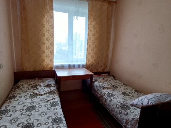 Здам ліжко -місце для проживання дівчини. Коновальця. Ровно