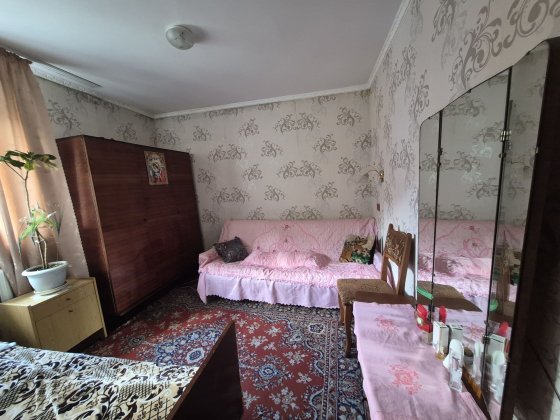 Здам ліжко-місце для проживання дівчини. 12-школа. Ровно