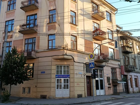 Твій ідеальний student-life у самому серці Чернівців!
Оренда кімнати в 3к квартирі ( р-н Театральної