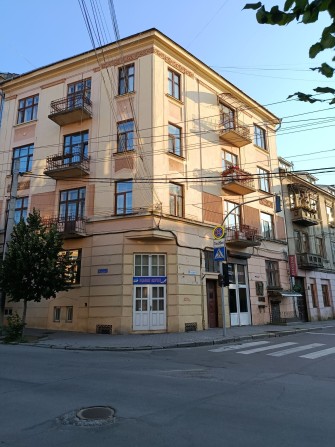 Твій ідеальний student-life у самому серці Чернівців!
Оренда кімнати в 3к квартирі ( р-н Театральної - фото 1