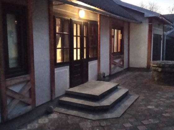 Здається в оренду маленький будиночок кімната кухня санвузол євроремонт приватна територія є гараж п Коломыя