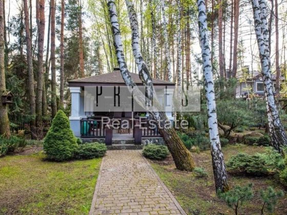 Оренда  будинку 324м2 у сосновому лісі КМ  Riviera Village,  село Лебедівка за 20 км від Києва. Лебедівка