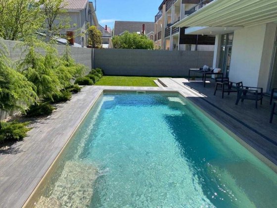Здається в оренду сучасна вілла в Совіньйоні з видом на море. Лиманка