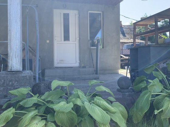 Пропоную проживання. Здам житло / квартира котеджного типу / частину будинку де 2 кімнати - 80 м2 +  Острог