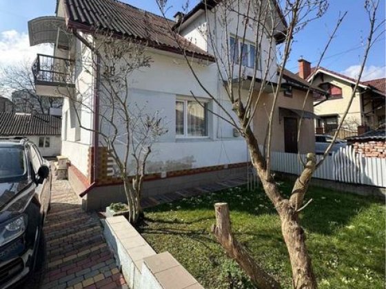 Оренда 2-поверховий будинок біля центру з власним двором