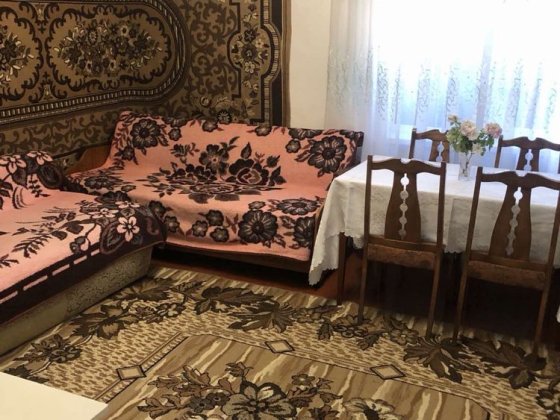 Здається 1/2 будинку. Центр Черновцы