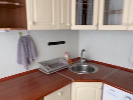 Сдается большая 1- ком. 40м. с ремонтом на ул. Гагарина р- н 9 школы Измаил