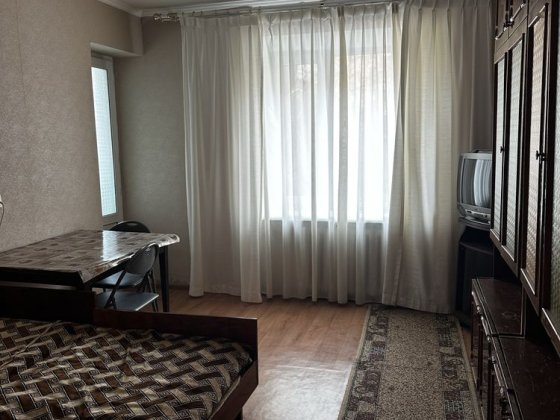 Здам 1 кв м-н жоатневий район 17 школи Кам'янець-Подільський