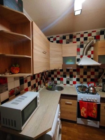 Сдам долгосрочно трёхкомнатную квартиру на 1 этаже - фото 1