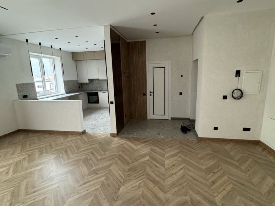 оренда автономної трикімнатної квартири! батерка 5,5?кв і вода 500 л! перше заселення Мукачеве