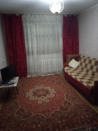 Сдам 1-ком. квартиру семье на длительный срок - фото 1