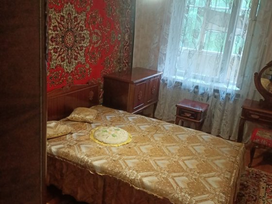 Здам в оренду 4кімнатну квартиру м.Луцьк  на Кравчука10.ціна 15000гр +комунальні. Липини