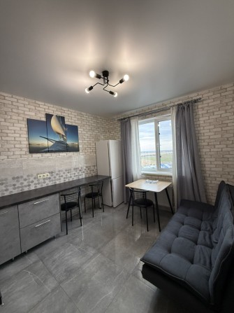 Сдам  евродвушку  Сахарова Кадор  ремонт мебель техника-13000гр. - фото 1