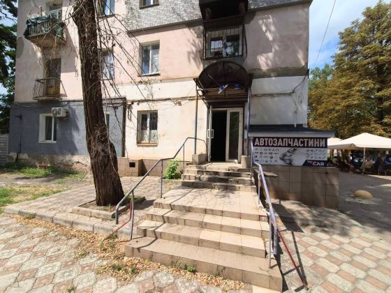 Продаж магазину. Площа Шахтарської слави. 1 Міська лікарня. Кривой Рог