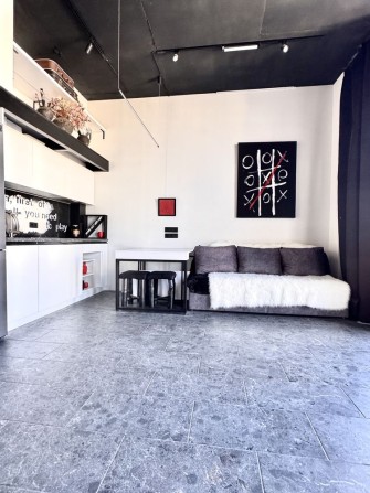 Дизайнерська Loft-квартира 42 м² з антресоллю та панорамними вікнами | ЖК Центральний 2 - фото 1