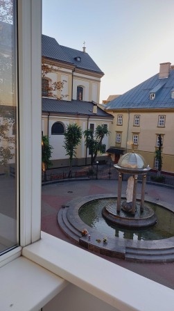 Здається 3кімн. квартира в центрі міста - фото 1