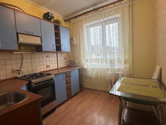 Двокімнатна квартира з 06 серпня  Буковинська 12           12000 + КП Ровно