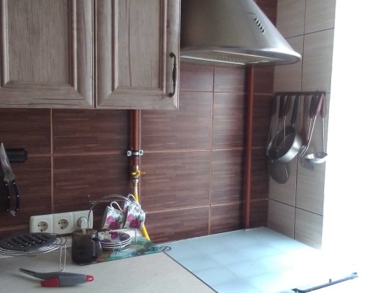 здають 3 кім квартирy в р-ні ближнього  центрy з 6 серпня