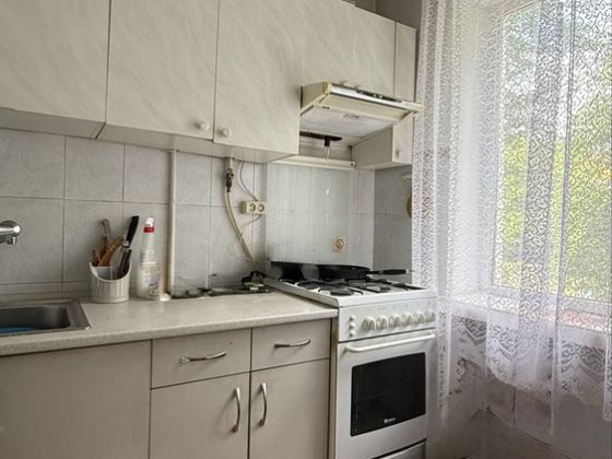 Здається 3х кім.квартира по вул. Комарова Черновцы