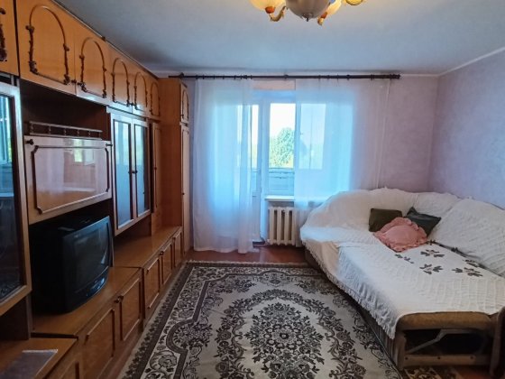 Терміново здається 1 км квартира Хотинська, вільна, ключі! Черновцы