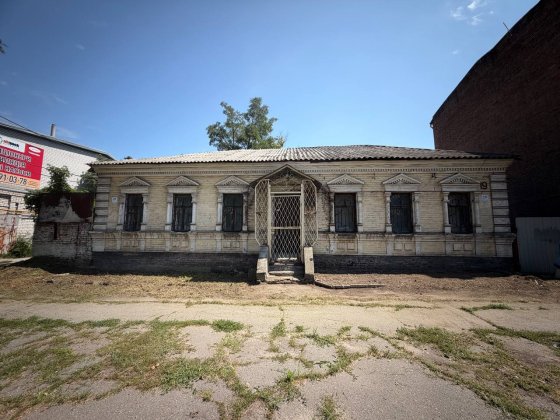Продам окрема будівля на Савченка 19 Червона лінія, окремий вхід, вікна на червону лінію. Дніпро