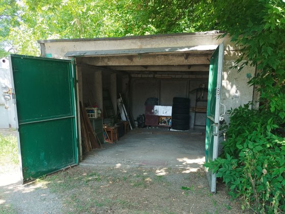 Продам бетонний гараж поряд з будинком на вул. Ціолковського , 42А (зараз М. Татарулі) Кременчуг