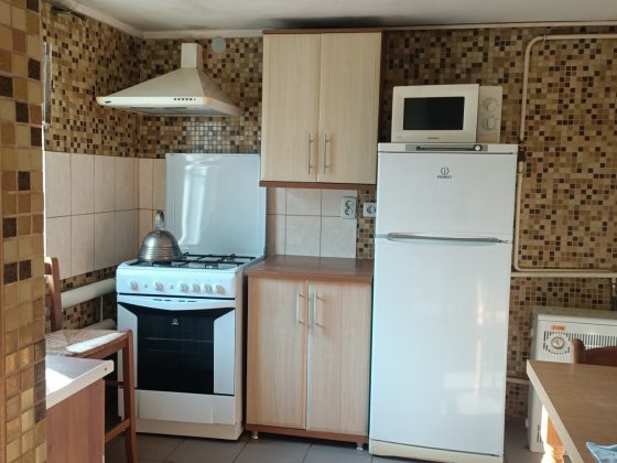 Продається приватний будинок 60 м² та земельна ділянка 6 соток з кадастровим номером. від власника Тростянец