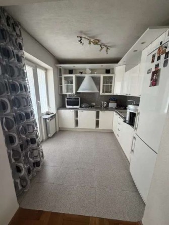 Продаж 3-к квартири  вул. Ревуцького 8 - фото 1