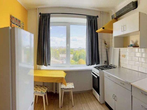 Продаж 1-к квартири вул. Салютна 4а Київ