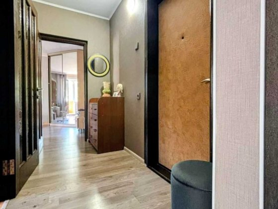 Продам хорошу світлу 2-к квартиру з ремонтом у м.Бровари. Вул.Аркадія Голуба (Постишева). Чудовий ст