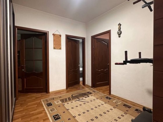Продаж 3-к квартири вул Володимира Великого , 1