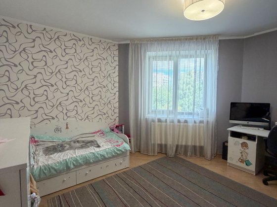 Продам 3-кімнатну квартиру по вул. Аркадія Голуба, 1В