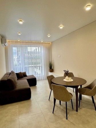 Продається стильна 2-кімнатна квартира 63 м² з дизайнерським ремонтом - фото 1