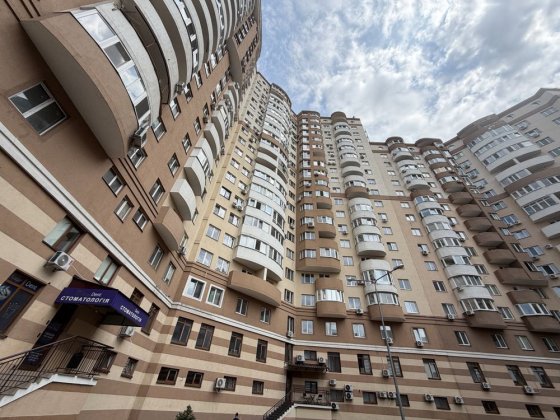 Продам 1 к квартиру 39м2, 3/21- поверх , світло не вимикають, квартира з документами! Борисполь