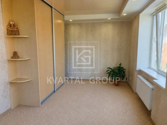 Продам квартиру з цікавим ремонтом в Бучі ! Балкон та індивідуальне газове опалення Буча