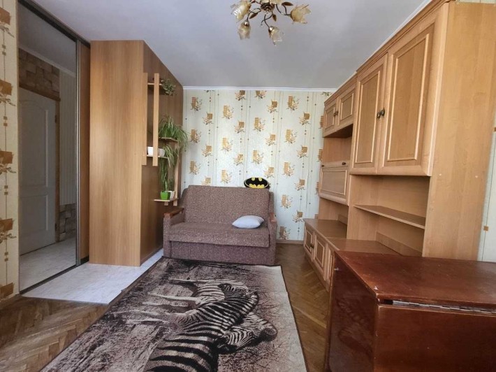 Бровари продам 1 кім.квартиру вул.Незалежності 2а. - фото 1