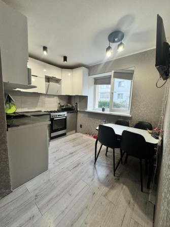 Продаж квартири з окремим входом - фото 1