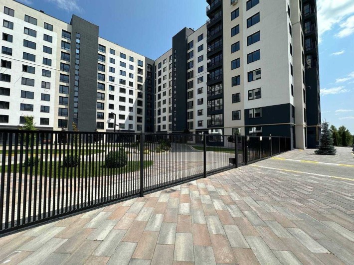 Продаж великої 2-кімнатної квартири в Бучі - фото 1