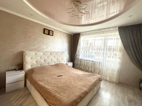 Продам квартиру 82м2 в ЦЕНТРІ м. Буча. ЧОТИРИ кімнати. 6 поверх Буча