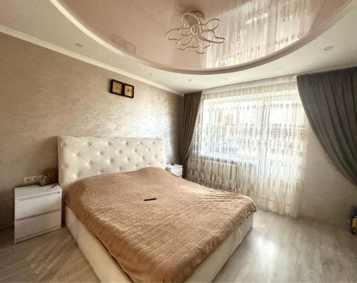 Продам квартиру 82м2 в ЦЕНТРІ м. Буча. ЧОТИРИ кімнати. 6 поверх - фото 1