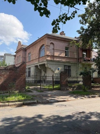 Продається ексклюзивна квартира в історичному центрі Івано-Франківська на вул.Тарнавського - фото 1