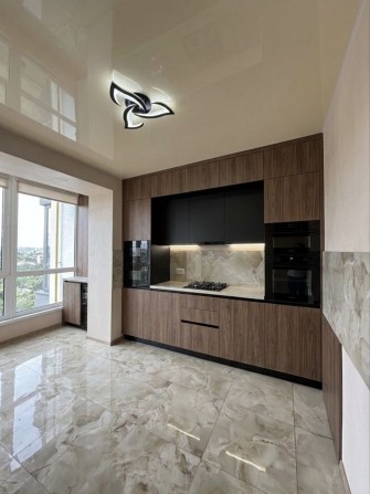 продам квартиру з ремонтом в новобудові в центральній частині міста - фото 1
