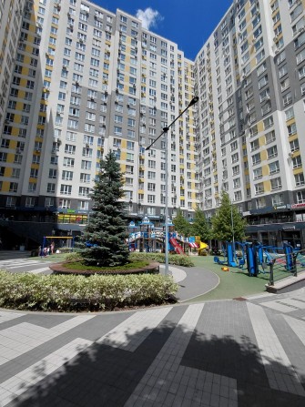 Продаж 3-кімнатної, генератор на опалення, на ліфти, воду є резервне живлення - фото 1